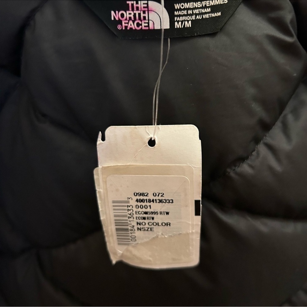 Women’s north face, quilted jacket, size medium - Picture 5 of 5